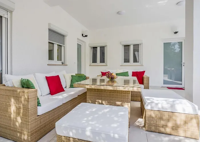 File-4 By Interhome Zambratija (Istria)